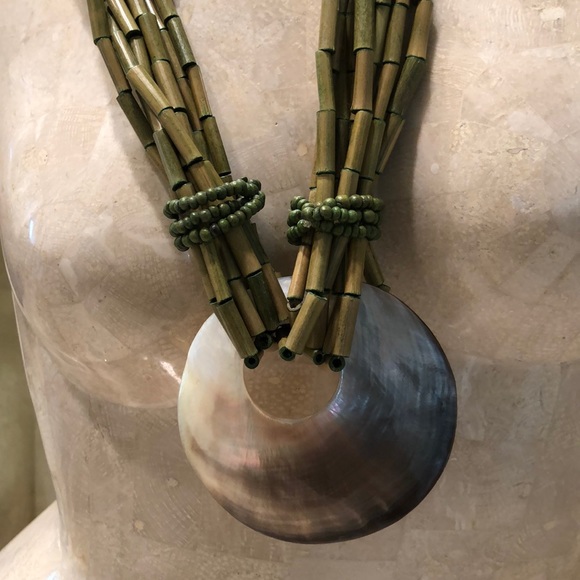 Multi strand green bamboo and sea shell necklace - Picture 2 of 4